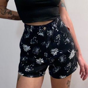 Vintage Limited Jeans black floral shorts